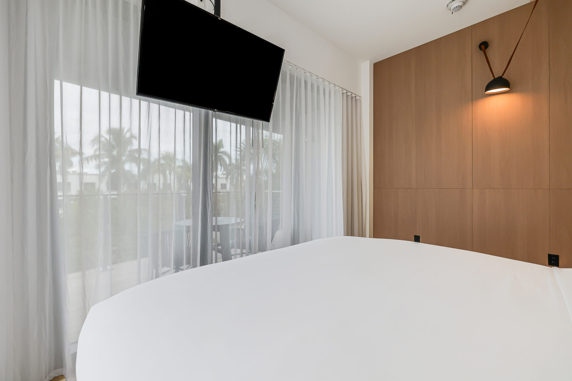 Superior Corner Suite - The March Hotel