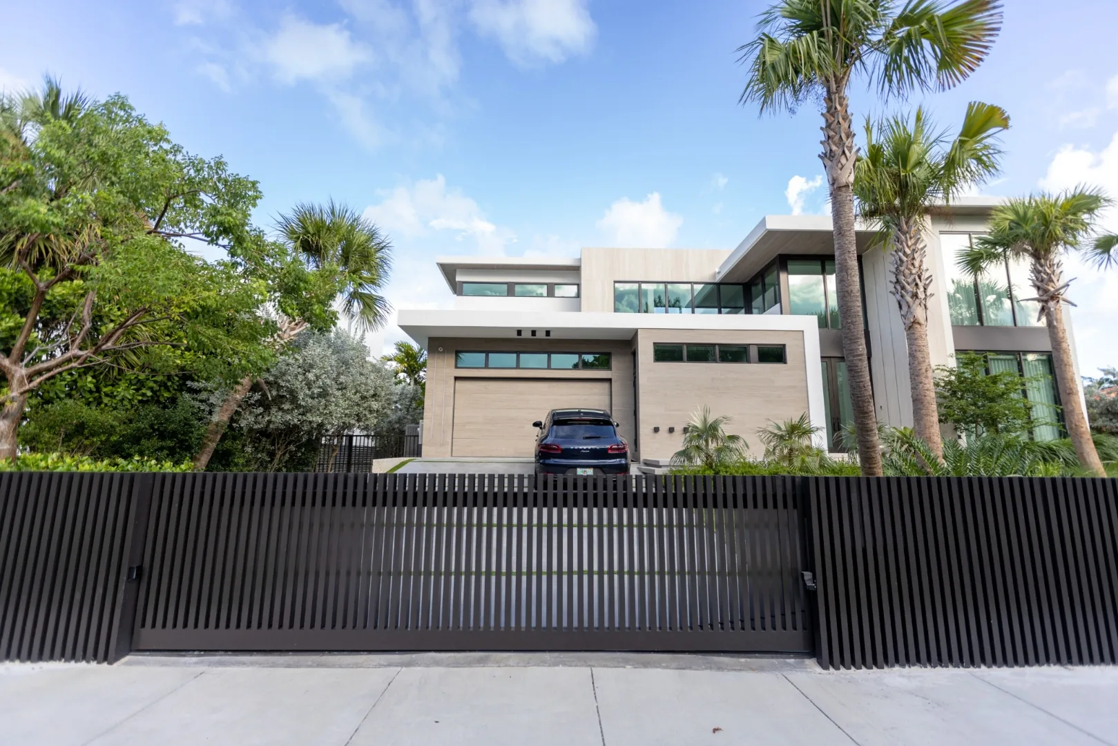 Custom fences, gates, pergola, and glass railings - North Bay Rd. Residence gallery