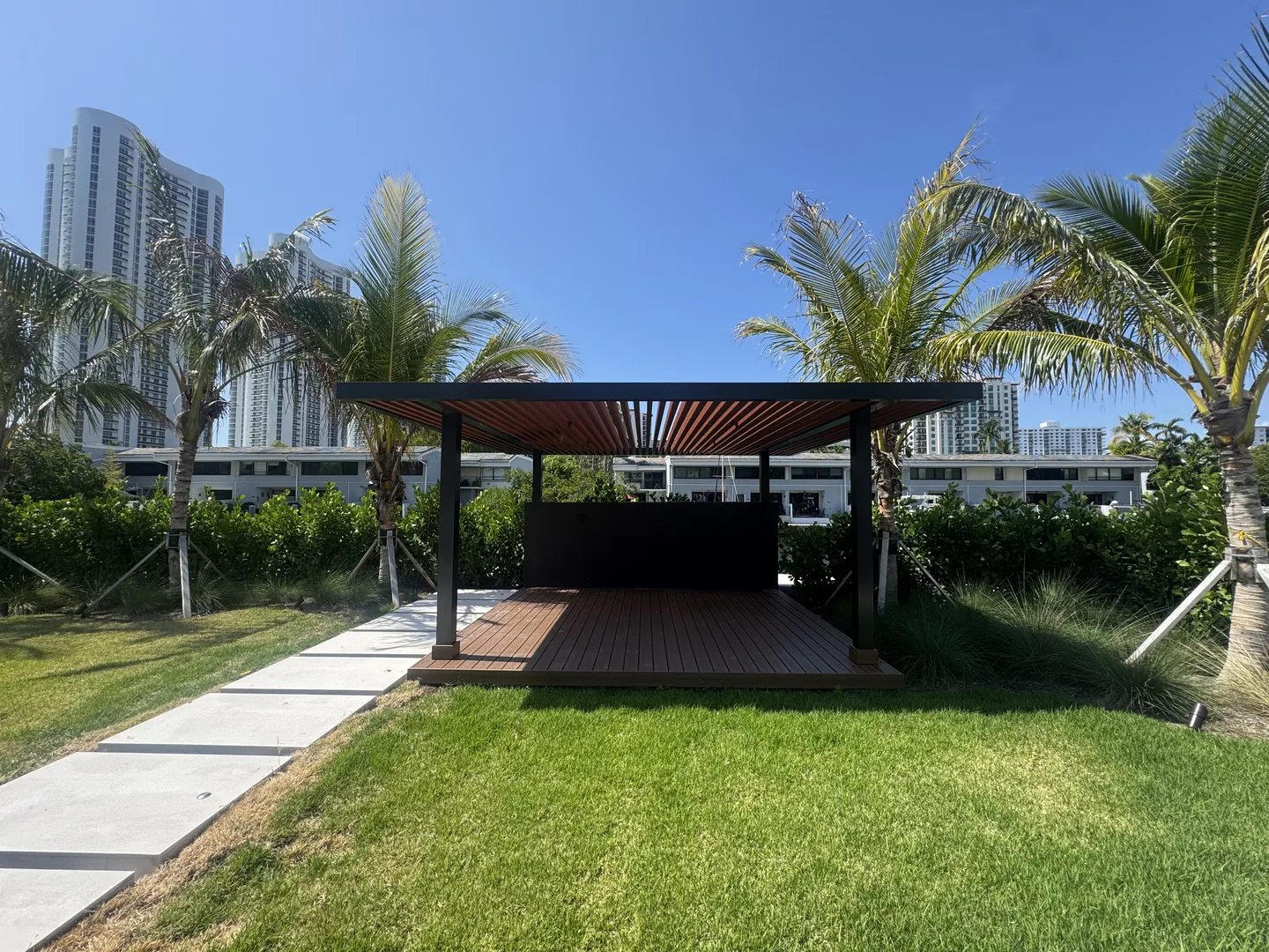 Freestanding pergola pavilion with faux-wood louvers - Atlantic Ave Residence gallery