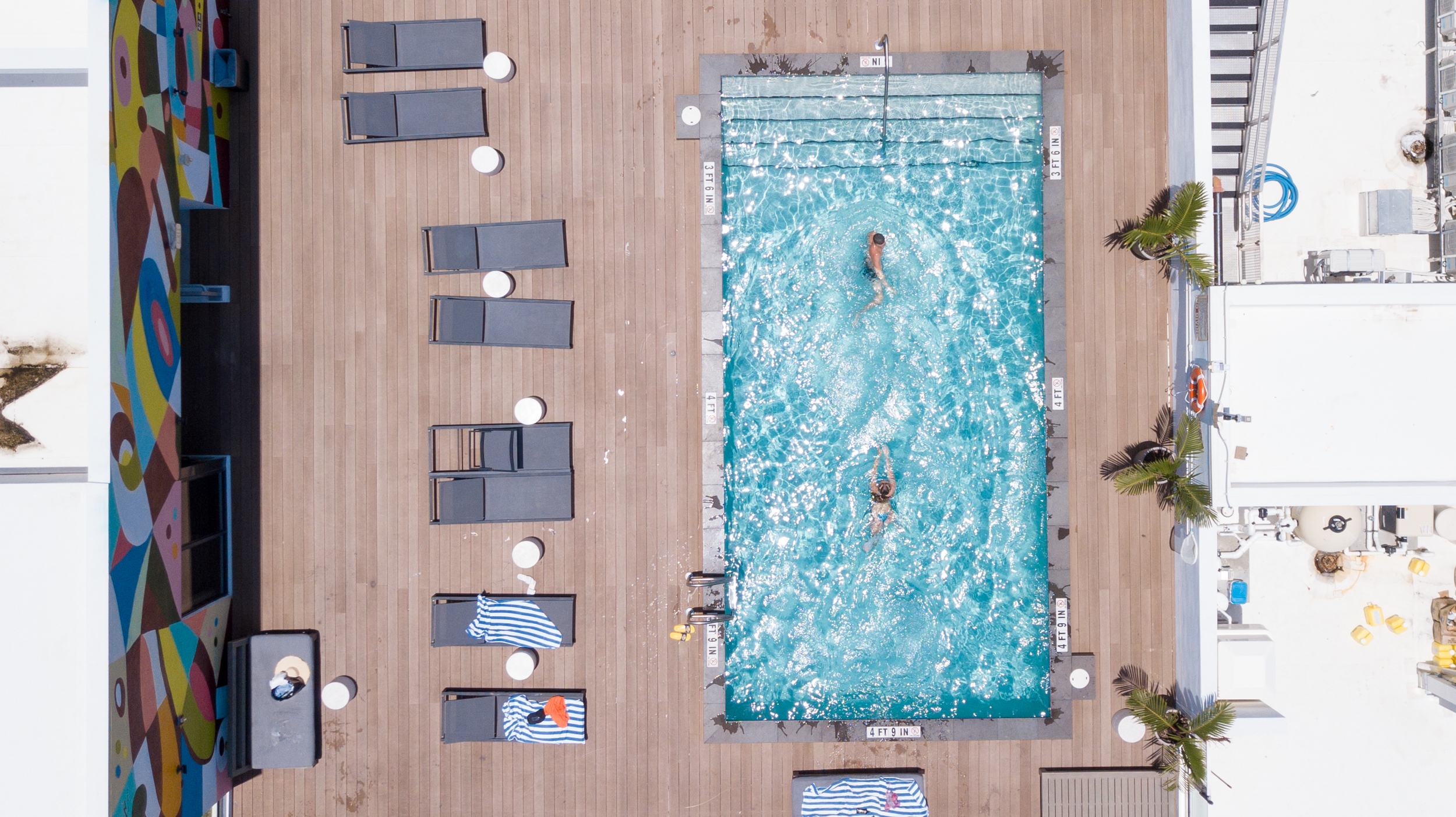 Upsun Hotel - Pool Deck